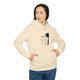 Une femme porte un sweat à capuche beige avec une illustration religieuse sur la poitrine.