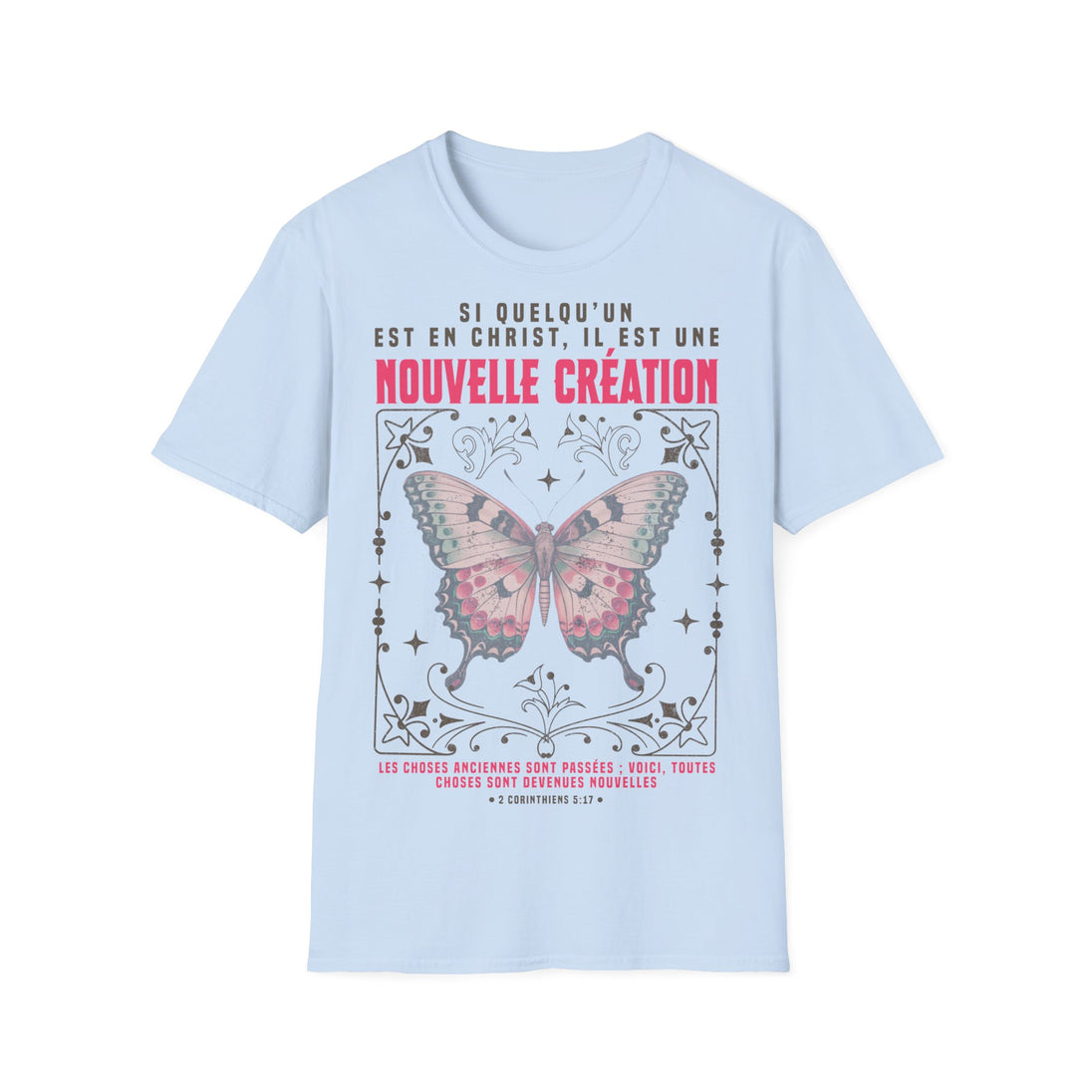 T-shirt bleu clair en coton avec un papillon et le verset biblique 2 Corinthiens 5:17.