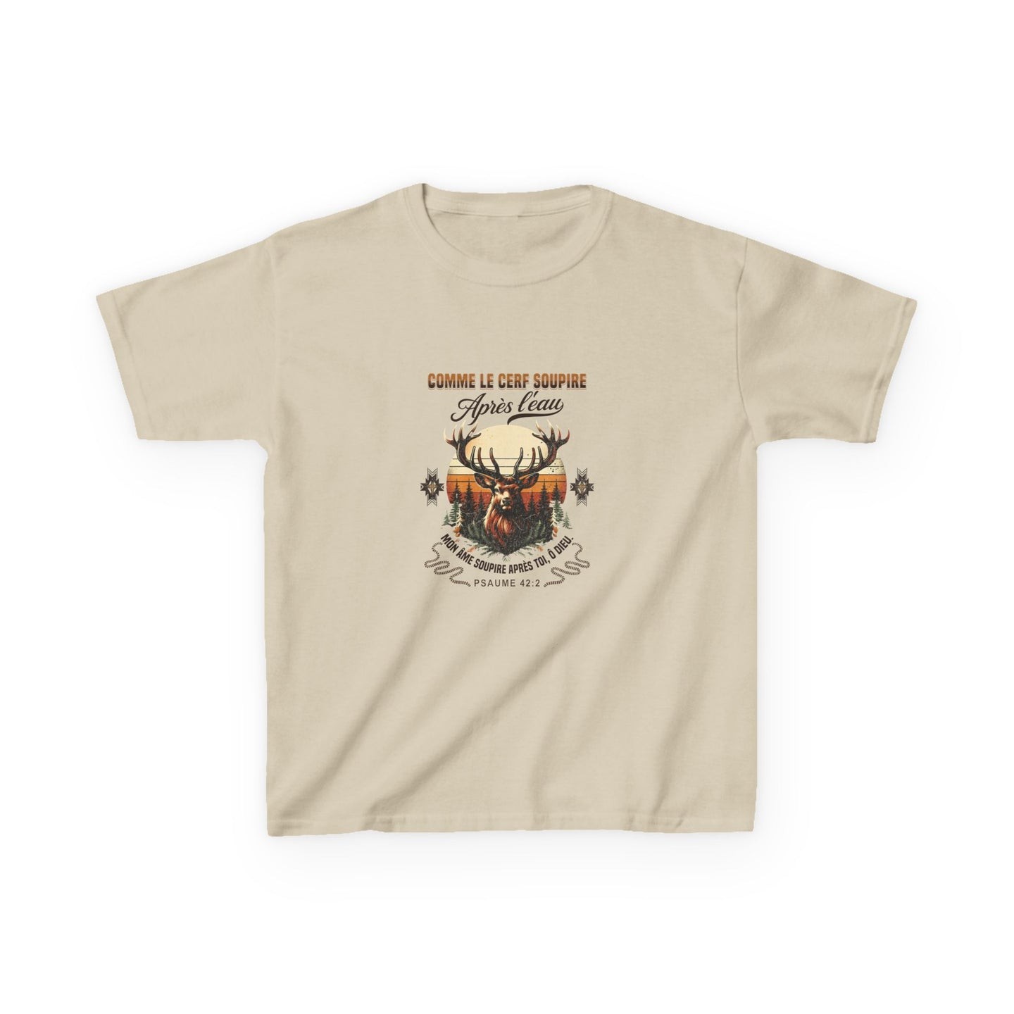 T-shirt beige pour enfant avec une illustration de cerf et le texte biblique Psaume 42:2.