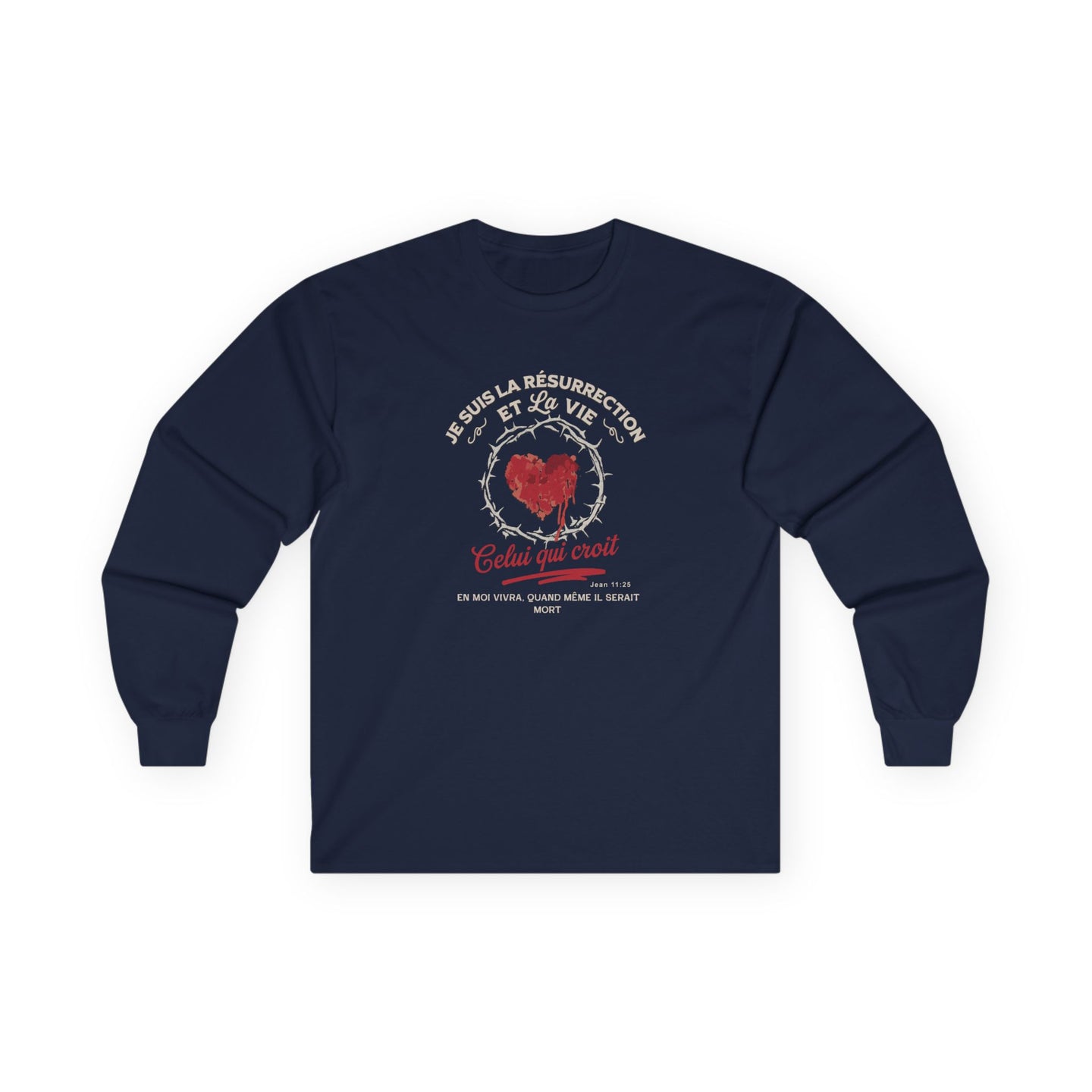 T-shirt bleu marine à manches longues avec un motif de cœur entouré d'épines et texte religieux.