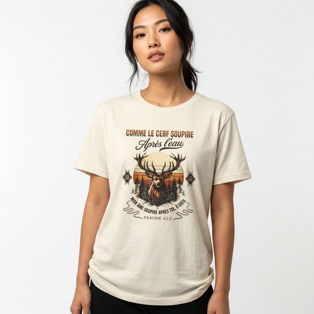 T-shirt beige pour femme orné d'une illustration vintage de cerf et d'un verset biblique